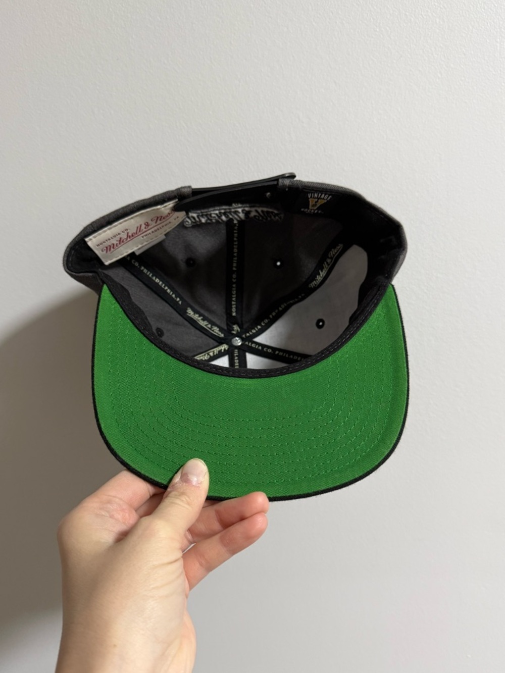 Mitchell & Ness LA Kings Snapback Hat - Picture 9 of 11